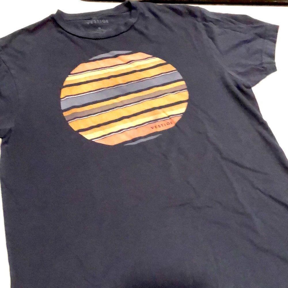 Vestige Graphic T Sz. M